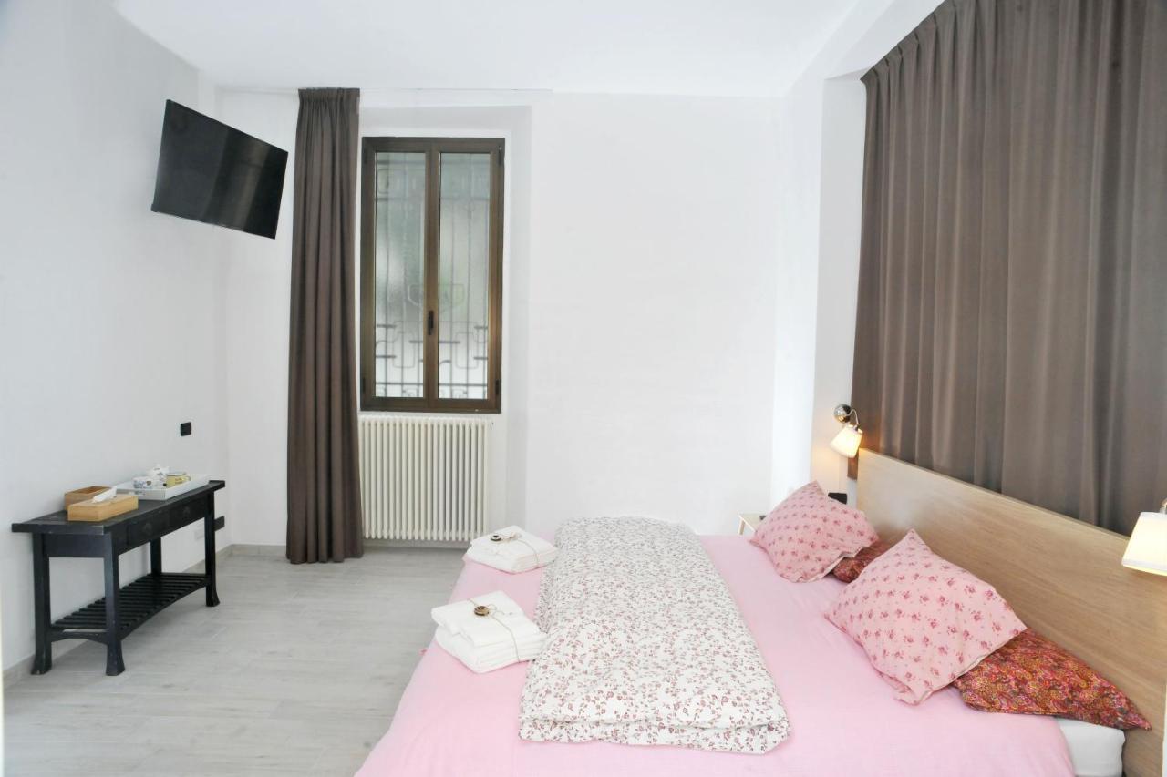 Guest House La Genesa เชอร์นอบบิโอ ภายนอก รูปภาพ